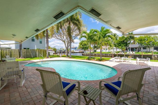 571 SE 12th St, Pompano Beach, FL 33060