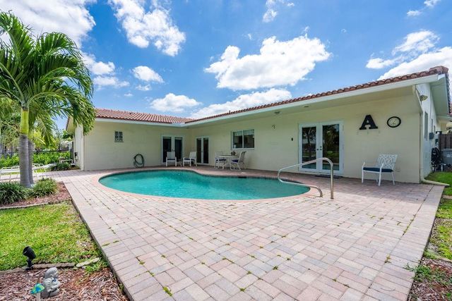 571 SE 12th St, Pompano Beach, FL 33060
