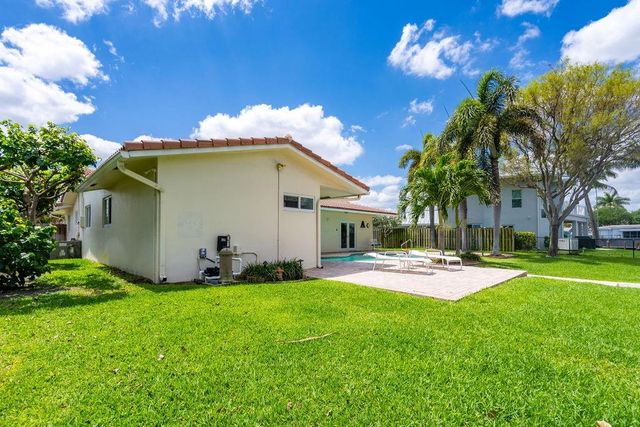 571 SE 12th St, Pompano Beach, FL 33060