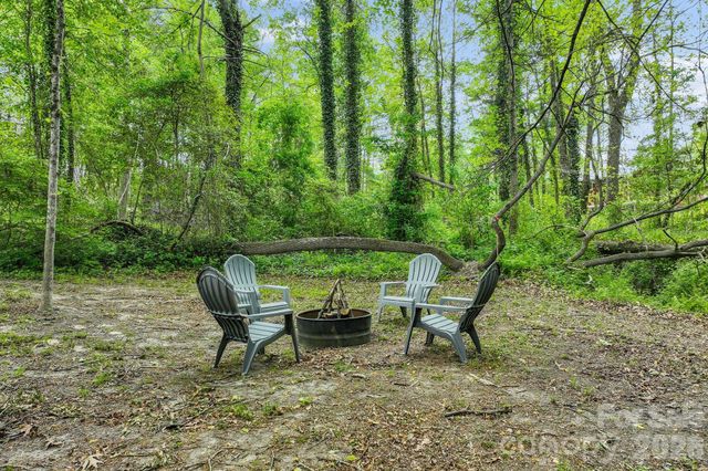 285 Dove Haven Lane, Hendersonville, NC 28791
