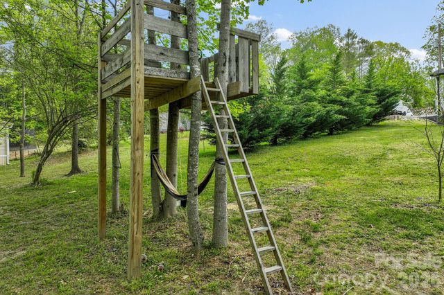 285 Dove Haven Lane, Hendersonville, NC 28791