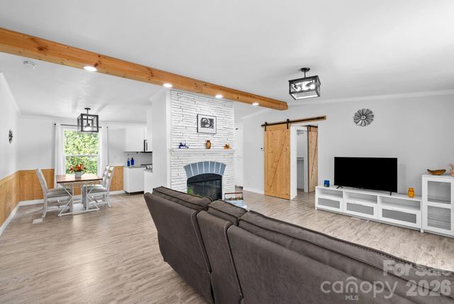 285 Dove Haven Lane, Hendersonville, NC 28791