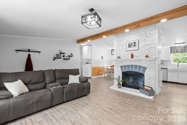 285 Dove Haven Lane, Hendersonville, NC 28791