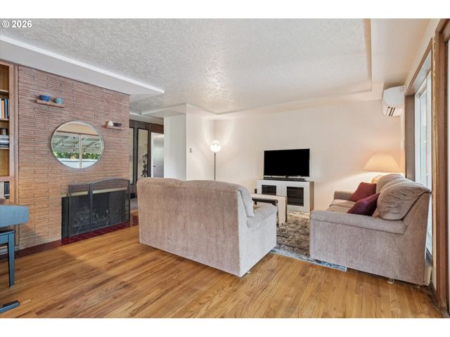 584 Se 12TH Ave, Hillsboro, OR 97123