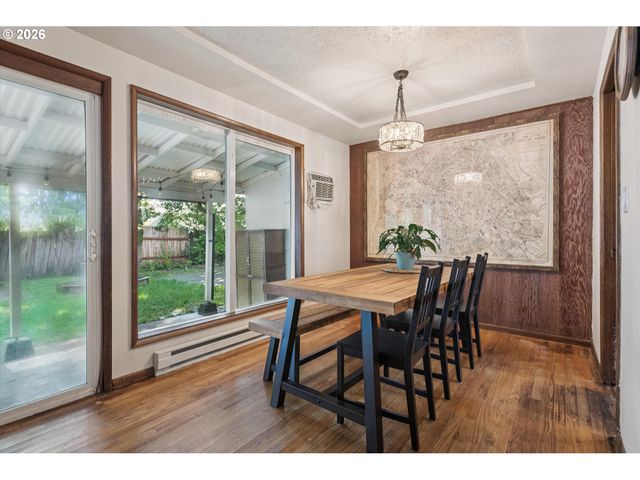 584 Se 12TH Ave, Hillsboro, OR 97123