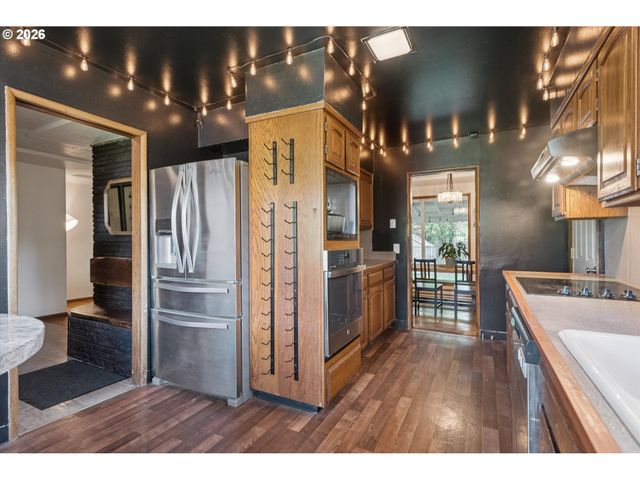 584 Se 12TH Ave, Hillsboro, OR 97123