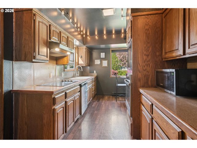 584 Se 12TH Ave, Hillsboro, OR 97123