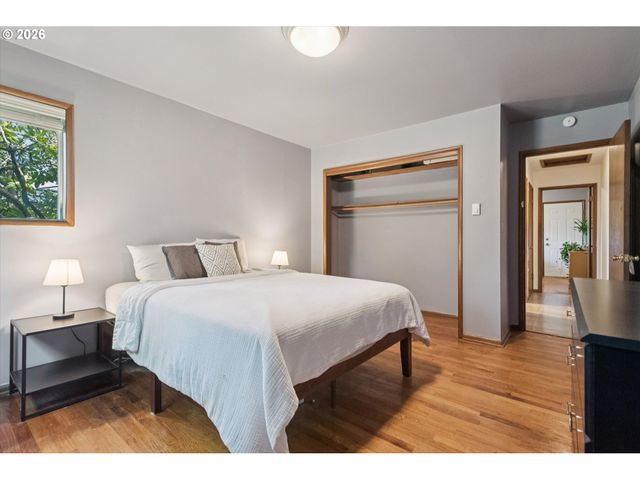 584 Se 12TH Ave, Hillsboro, OR 97123