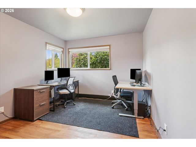 584 Se 12TH Ave, Hillsboro, OR 97123