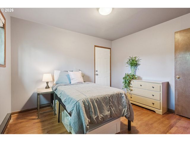 584 Se 12TH Ave, Hillsboro, OR 97123