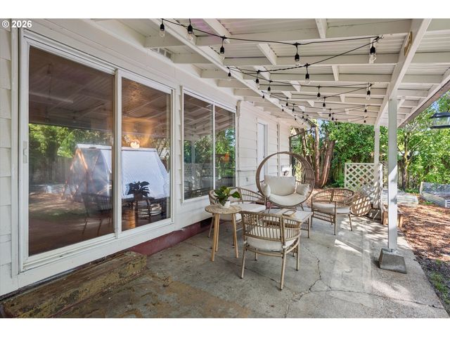 584 Se 12TH Ave, Hillsboro, OR 97123