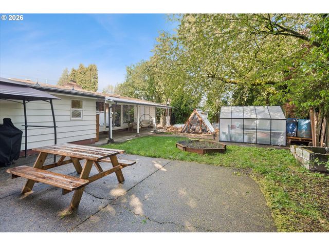 584 Se 12TH Ave, Hillsboro, OR 97123