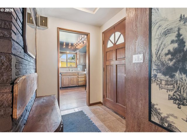 584 Se 12TH Ave, Hillsboro, OR 97123