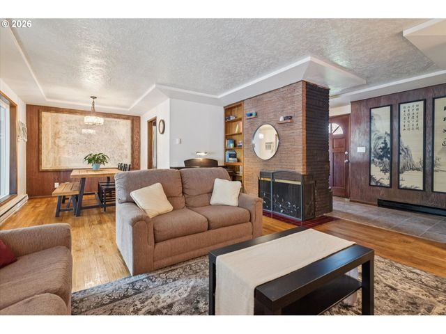 584 Se 12TH Ave, Hillsboro, OR 97123