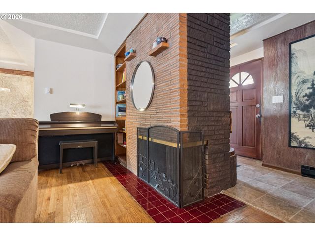 584 Se 12TH Ave, Hillsboro, OR 97123