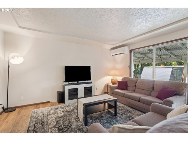 584 Se 12TH Ave, Hillsboro, OR 97123