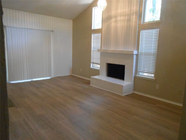 1920 Crooked Lane, Fort Worth, TX 76112