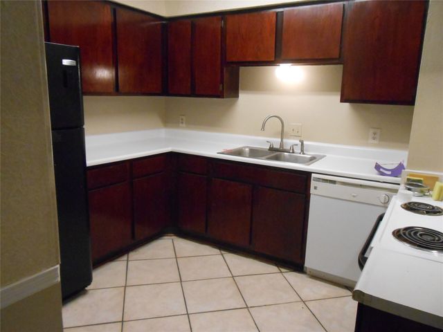 1920 Crooked Lane, Fort Worth, TX 76112