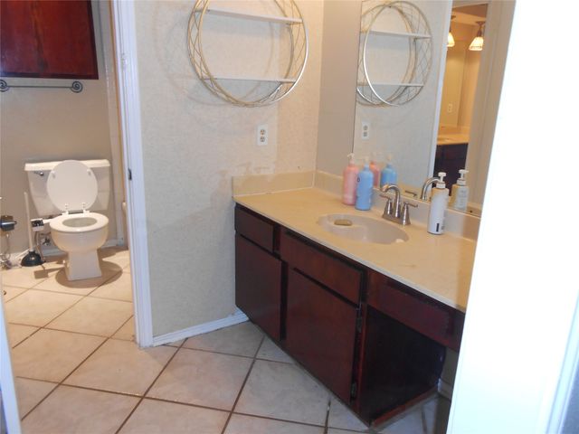 1920 Crooked Lane, Fort Worth, TX 76112