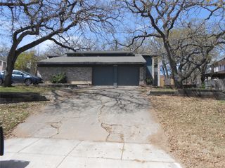 1920 Crooked Lane, Fort Worth, TX 76112