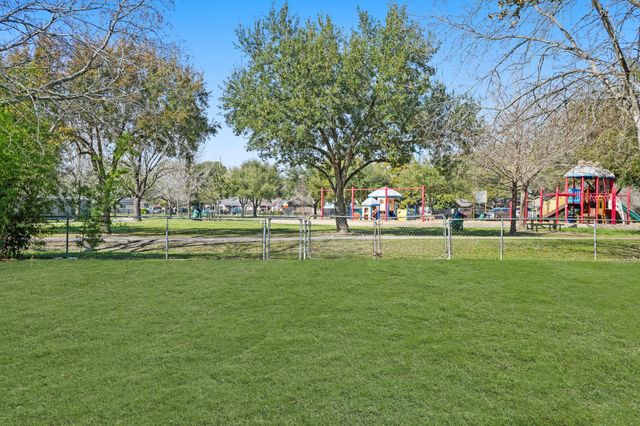 13102 Maxim Drive, Houston, TX 77065