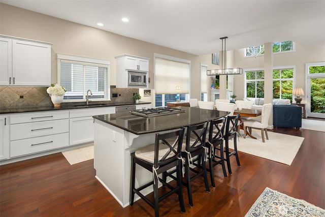 2695 20th Avenue NE, Issaquah, WA 98029