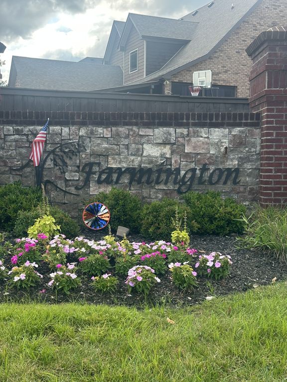 304 Retriever Ct, Clarksville, TN 37043