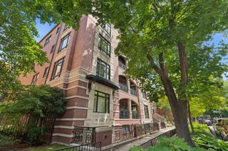 640 W Barry Avenue 204, Chicago, IL 60657