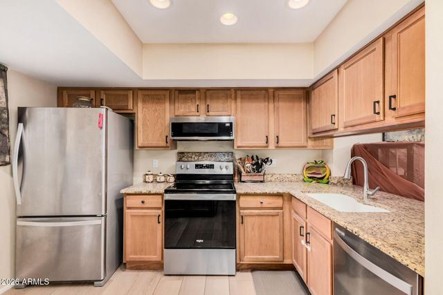 815 E GROVERS Avenue 25, Phoenix, AZ 85022