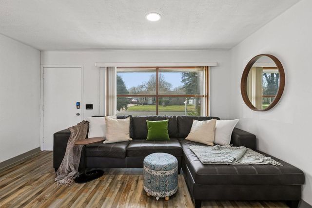 8427 Elliot Avenue S, Bloomington, MN 55420