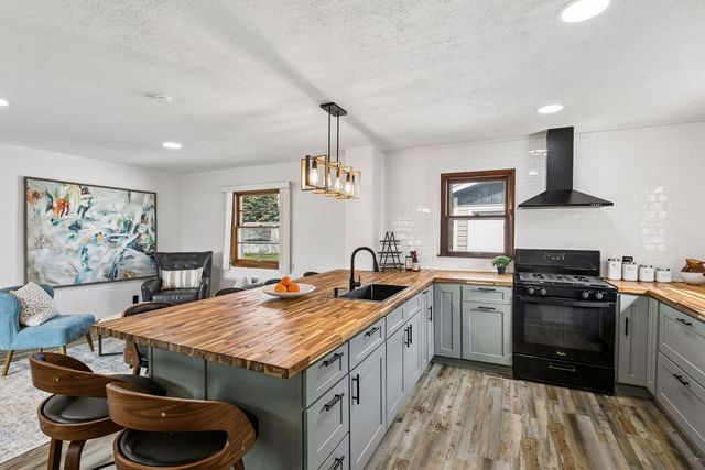 8427 Elliot Avenue S, Bloomington, MN 55420