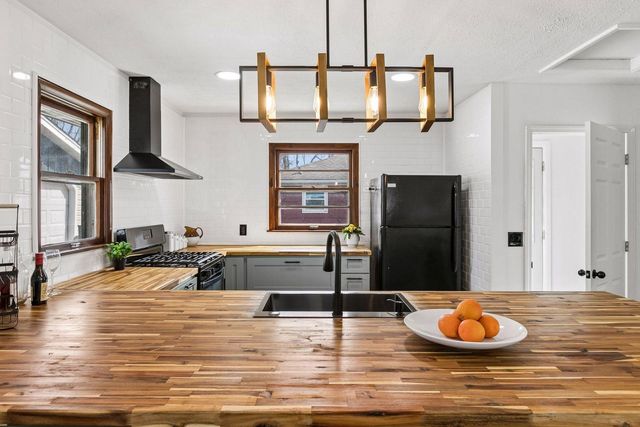 8427 Elliot Avenue S, Bloomington, MN 55420