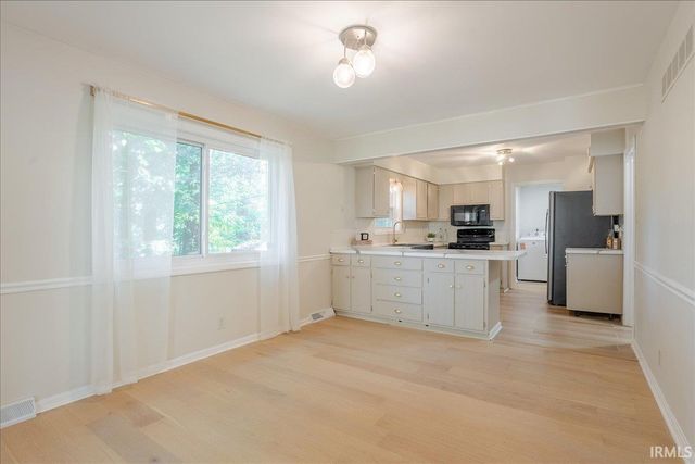624 Forest Park Drive, Newburgh, IN 47630