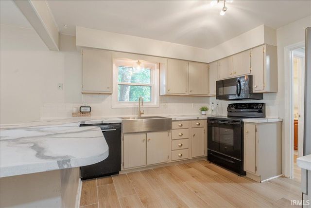 624 Forest Park Drive, Newburgh, IN 47630