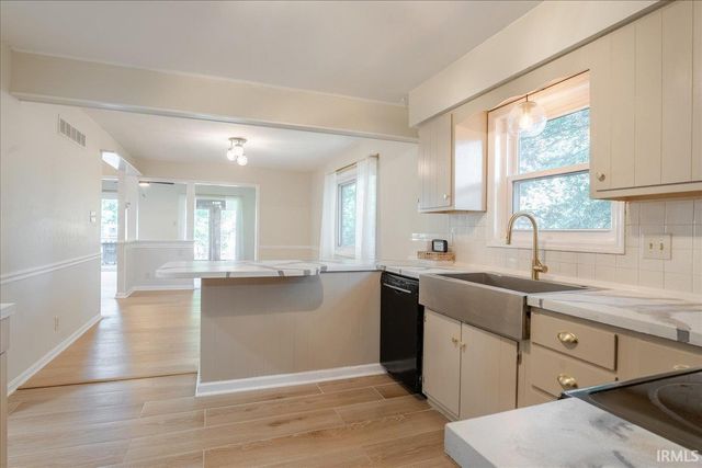 624 Forest Park Drive, Newburgh, IN 47630