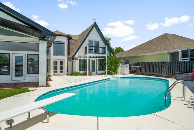 405 Wahoo Road, Panama City Beach, FL 32408