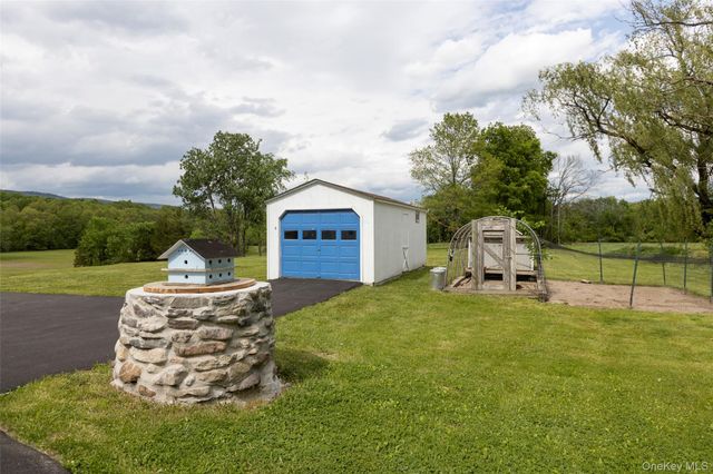 4 Low Road, Wallkill, NY 12589