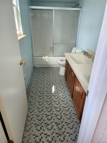 14197 Woodside Street, Livonia, MI 48154