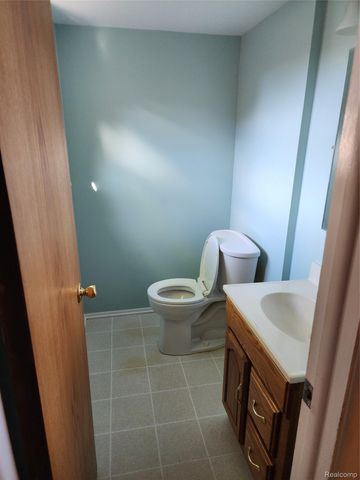 14197 Woodside Street, Livonia, MI 48154