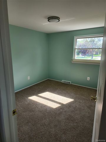 14197 Woodside Street, Livonia, MI 48154