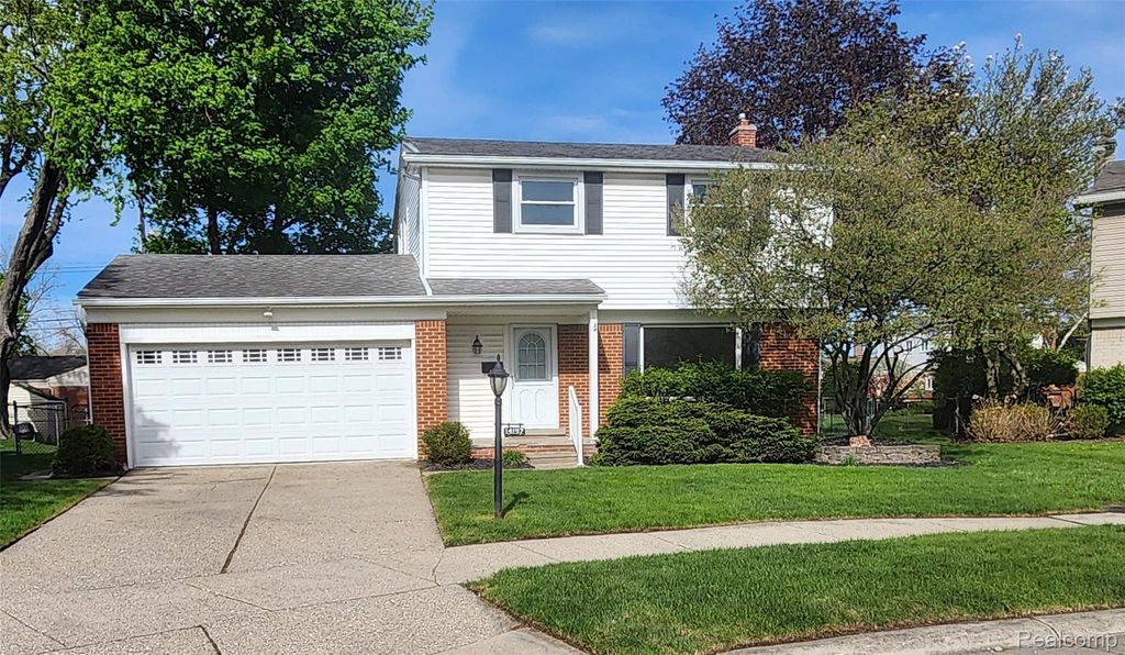 14197 Woodside Street, Livonia, MI 48154