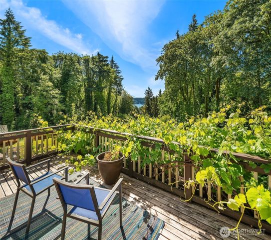10801 SW 238th Street, Vashon, WA 98070