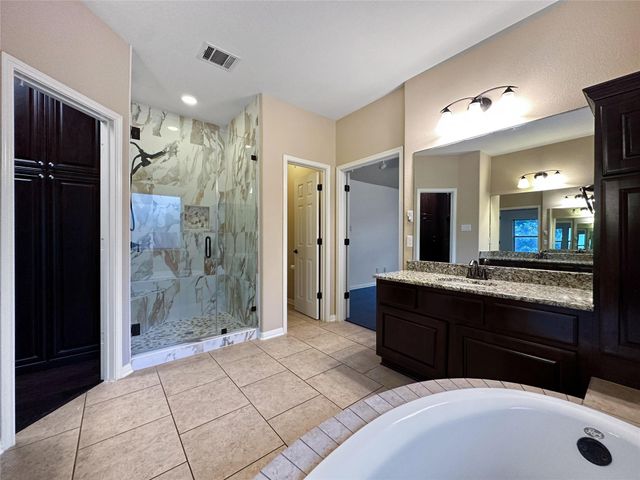 201 Arrezo LN, Georgetown, TX 78628