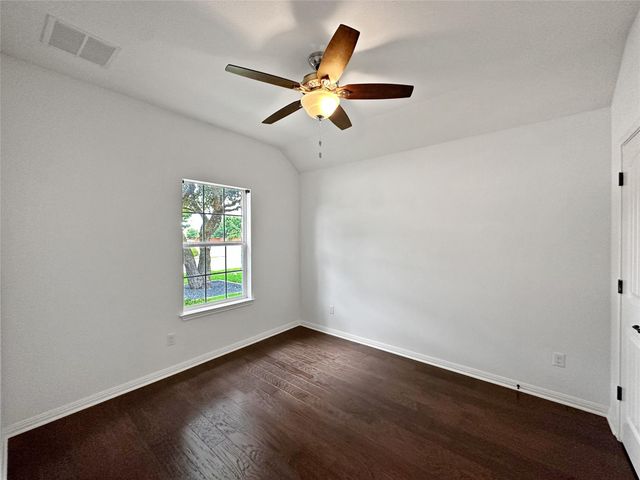 201 Arrezo LN, Georgetown, TX 78628