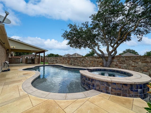 201 Arrezo LN, Georgetown, TX 78628