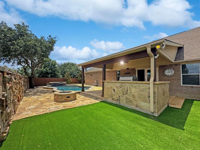 201 Arrezo LN, Georgetown, TX 78628