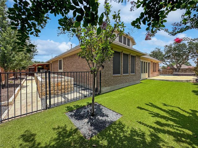 201 Arrezo LN, Georgetown, TX 78628