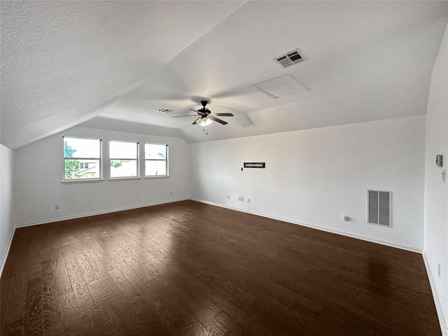 201 Arrezo LN, Georgetown, TX 78628