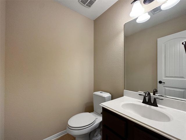 201 Arrezo LN, Georgetown, TX 78628