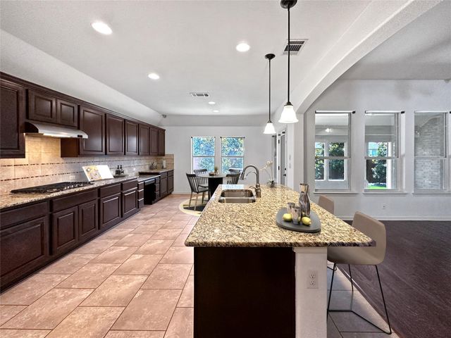 201 Arrezo LN, Georgetown, TX 78628